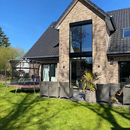 Luxurious Family With Pool Villa Tornesch